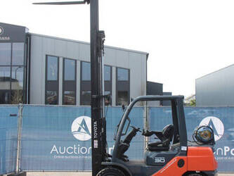 2019-toyota-06-8fg30f-1437876-46318812