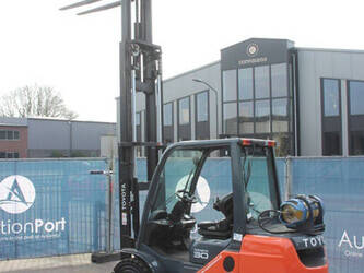 2019-toyota-06-8fg30f-1437876-46318813