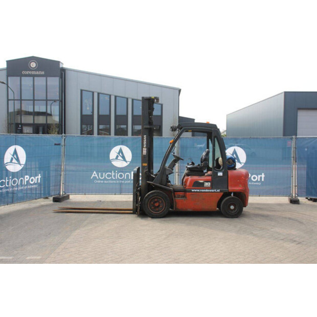 2002 NISSAN UGD02A30PQ-46318847