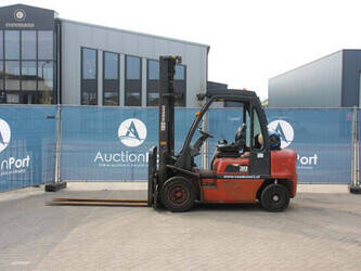 2002-nissan-ugd02a30pq-1437878-46318847