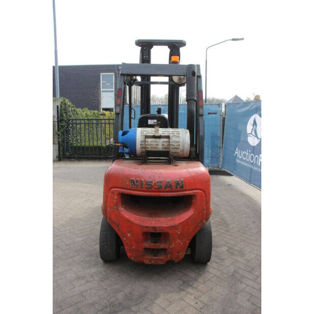 2002 NISSAN UGD02A30PQ-46318849