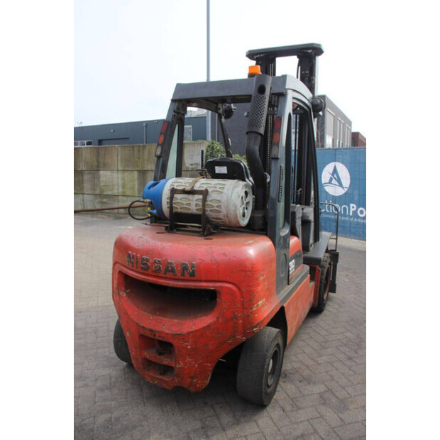 2002 NISSAN UGD02A30PQ-46318850