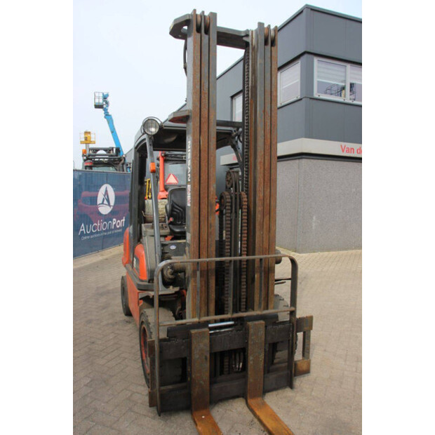 2002 NISSAN UGD02A30PQ-46318851