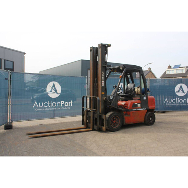 2002 NISSAN UGD02A30PQ-46318853