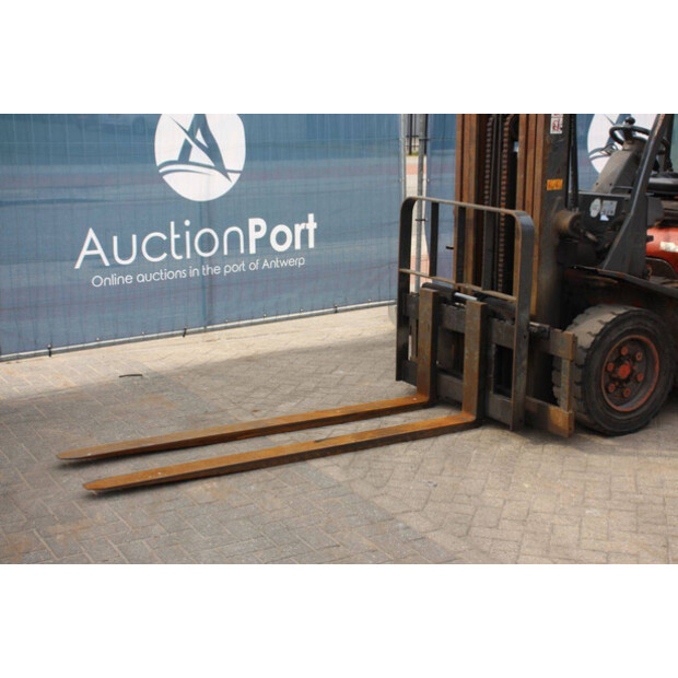 2002 NISSAN UGD02A30PQ-46318854