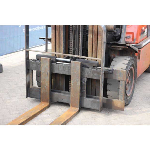 2002 NISSAN UGD02A30PQ-46318855