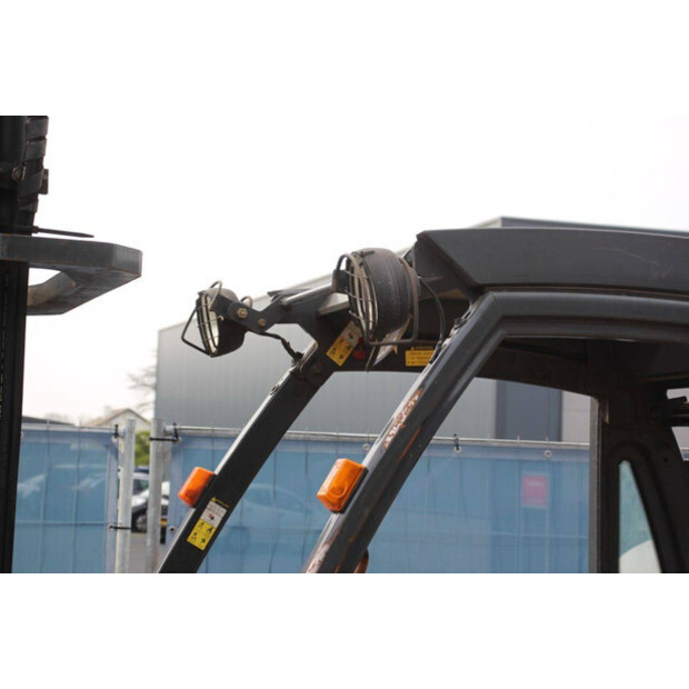 2002 NISSAN UGD02A30PQ-46318857