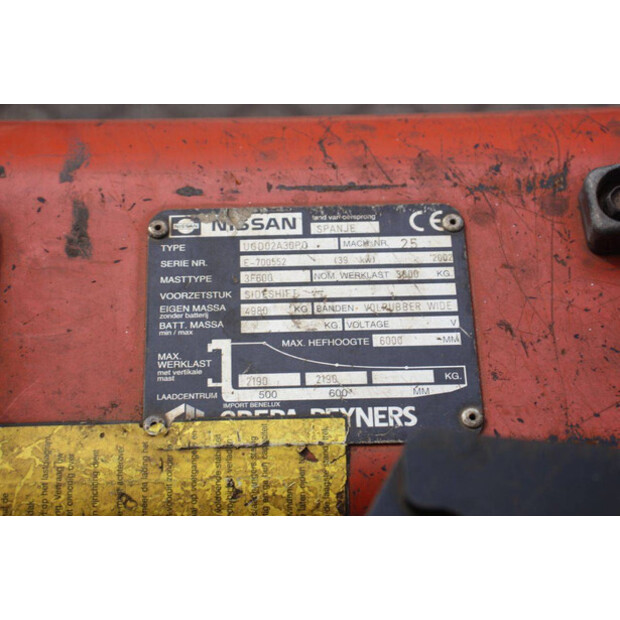 2002 NISSAN UGD02A30PQ-46318864