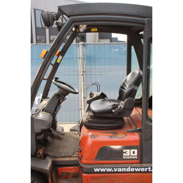 2002 NISSAN UGD02A30PQ-46318865