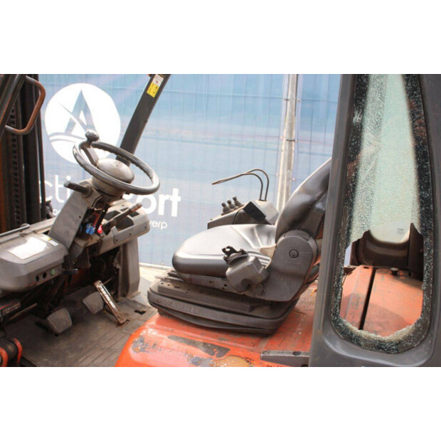 2002 NISSAN UGD02A30PQ-46318866