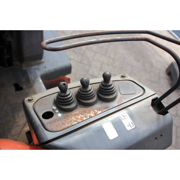 2002 NISSAN UGD02A30PQ-46318870