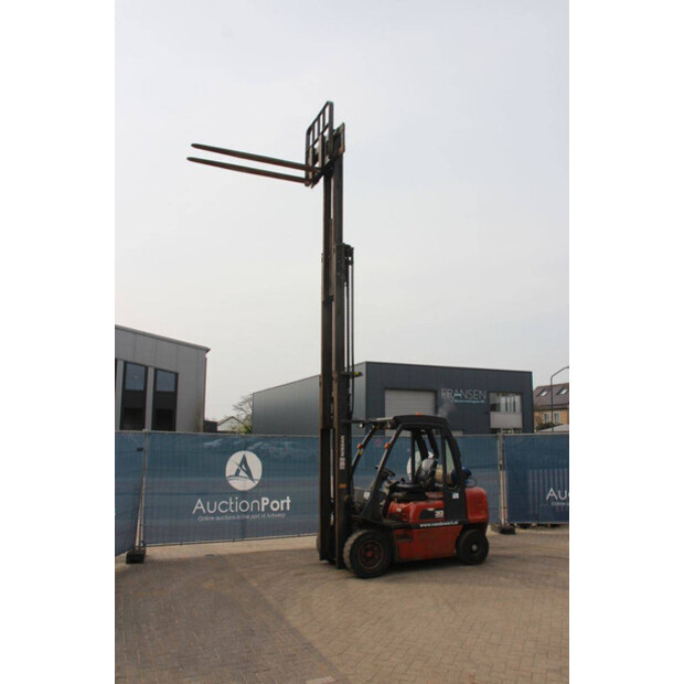 2002 NISSAN UGD02A30PQ-46318872