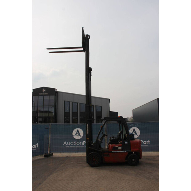 2002 NISSAN UGD02A30PQ-46318873