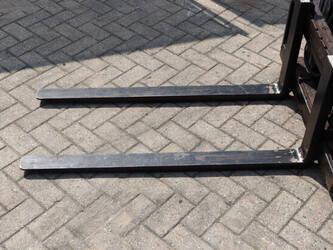 2013-toyota-8fbet18-1437914-46320025