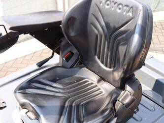 2013-toyota-8fbet18-1437914-46320038