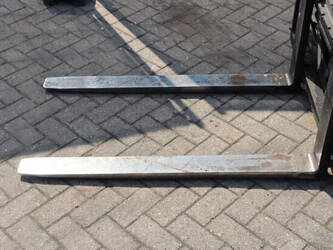 2016-jungheinrich-efg215-1437939-46320732