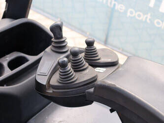 2014-linde-e16-01-1437943-46320877