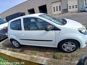 2013-renault-twingo-1438019-46335212