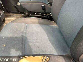 2013-renault-master-1438022-46335300