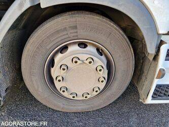 2012-renault-premium-1438027-46335475