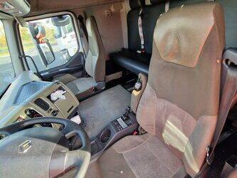 2012-renault-premium-1438027-46335511