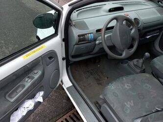 2006-renault-twingo-1438029-46335557