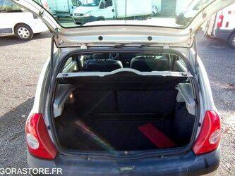 2004-renault-clio-1438033-46335710