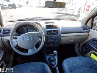 2004-renault-clio-1438033-46335711