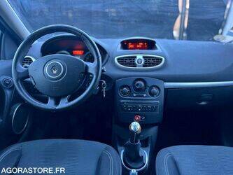 2010-renault-clio-1438038-46335825