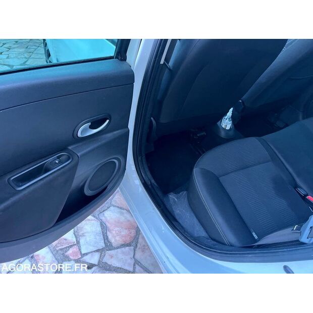 2010 Renault Clio-46335827