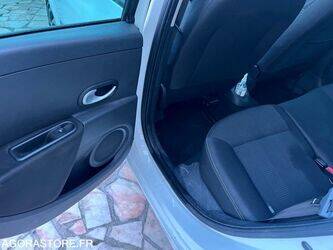 2010-renault-clio-1438038-46335827