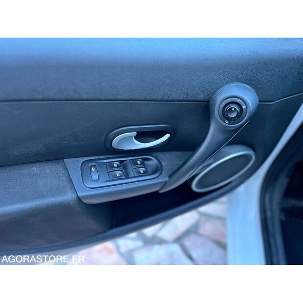 2010 Renault Clio-46335829