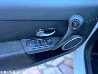 2010-renault-clio-1438038-46335829