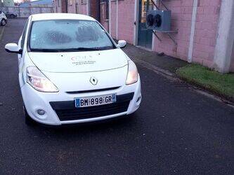 2011-renault-clio-1438042-46335928