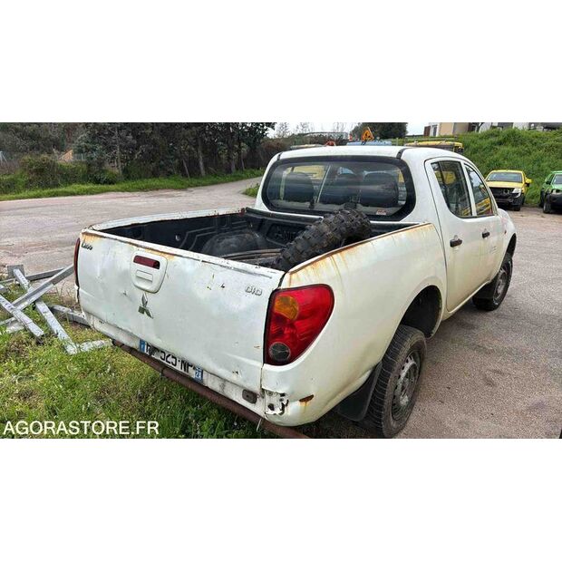 2007 ميتسوبيشي L200-46336289