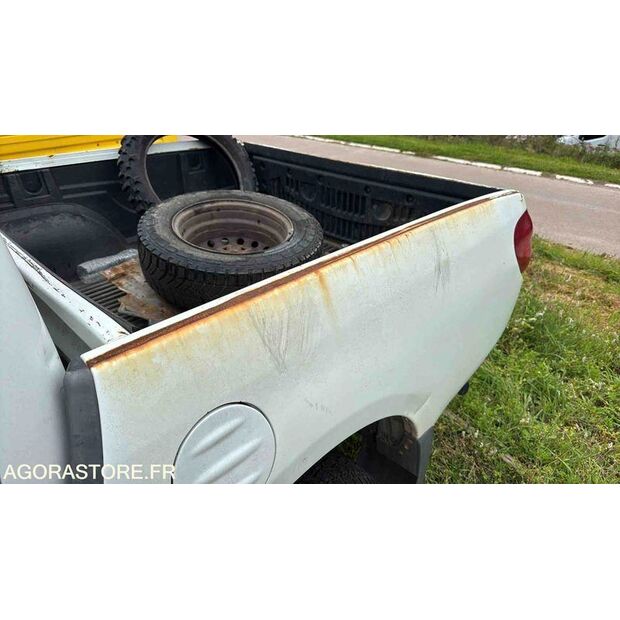 2007 ميتسوبيشي L200-46336291