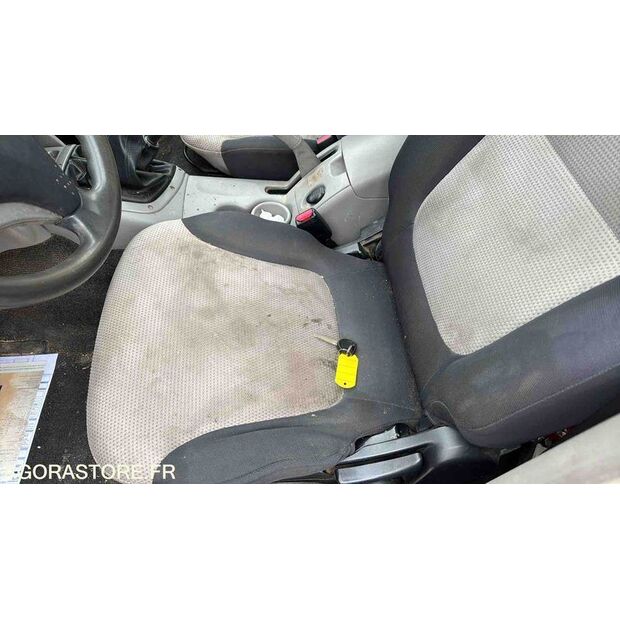 2007 ميتسوبيشي L200-46336293