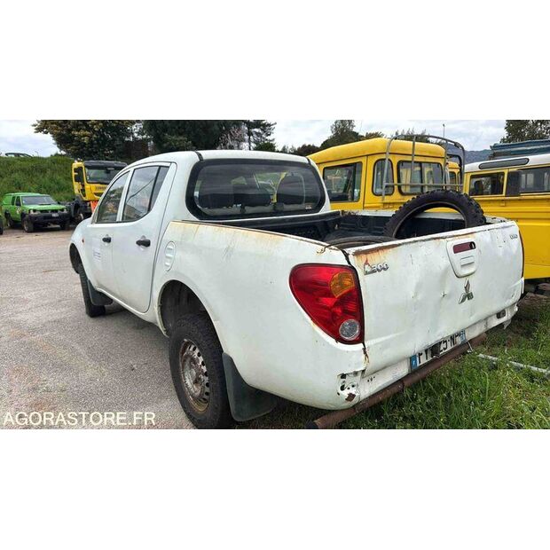 2007 ميتسوبيشي L200-46336295