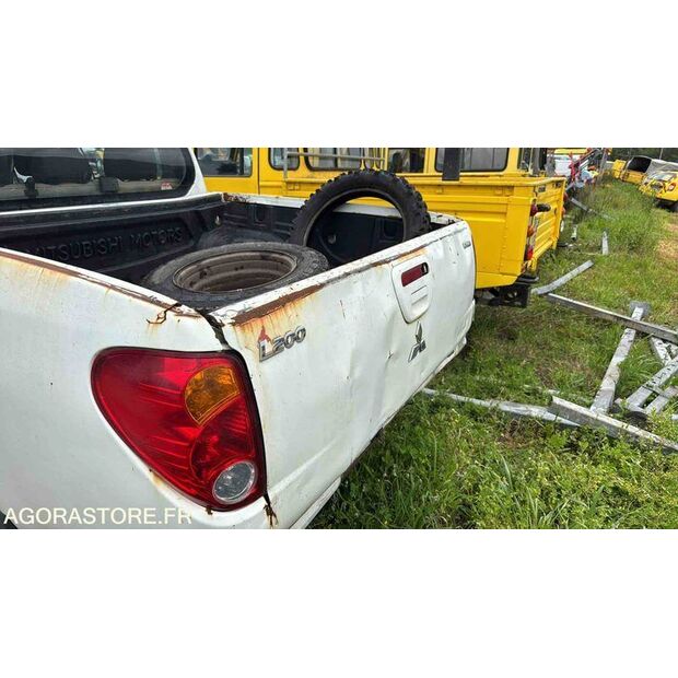 2007 ميتسوبيشي L200-46336299