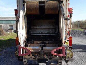 2008-renault-premium-1438058-46336334