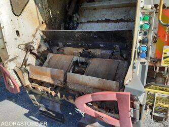 2008-renault-premium-1438058-46336335