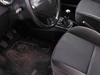 2007-peugeot-207-1438068-46336583