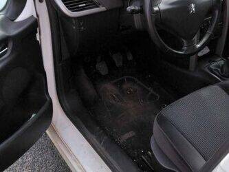 2007-peugeot-207-1438068-46336585