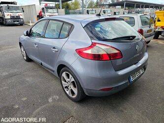 2009-renault-megane-1437660-46337170