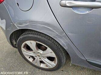 2009-renault-megane-1437660-46337177