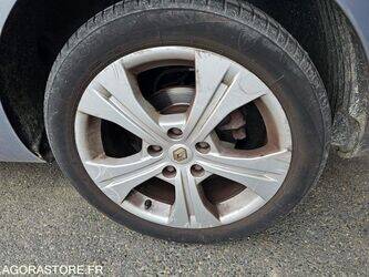 2009-renault-megane-1437660-46337184