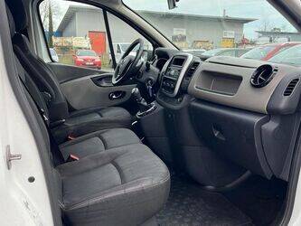 2019-renault-trafic-1437698-46337287