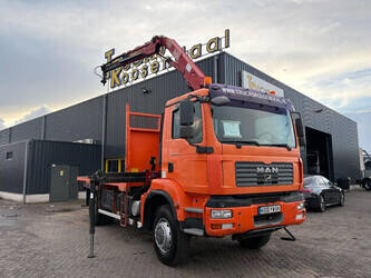 صورة ل شاحنات الرافعات 2008 مان TGM