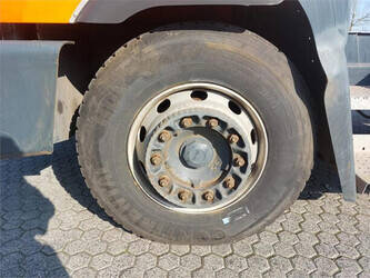 2013-terberg-yt182-1435331-46338424