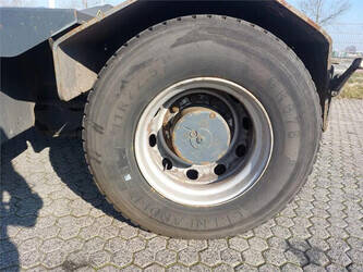 2013-terberg-yt182-1435331-46338426